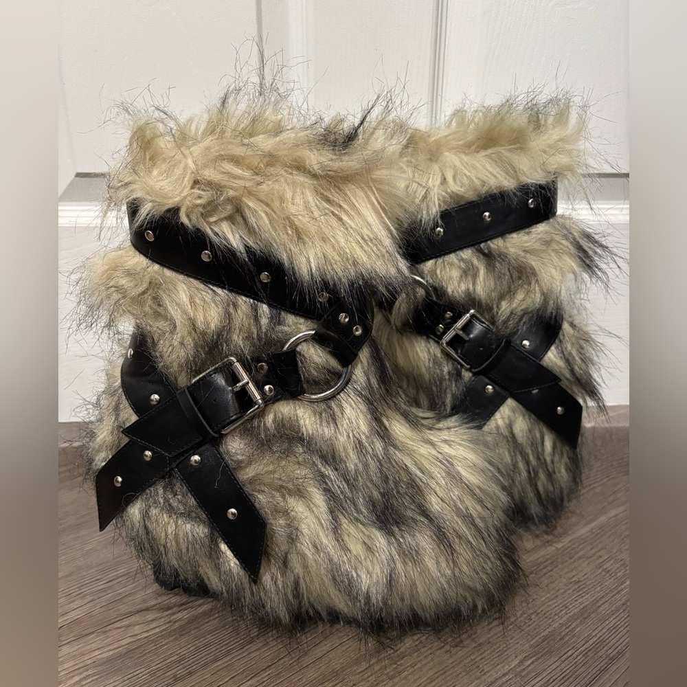 NWOB Dolls Kill / Club Exx Low Wild Instincts Faux Fur Booties